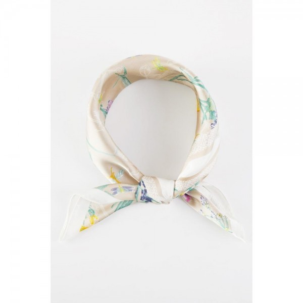 Flower Print Bandana Scarf

- Multi-Use: Scarf, Bandana, Bag Tie ETC
- Approximately 27.5"L X 27.5"W
- 100% Polyester