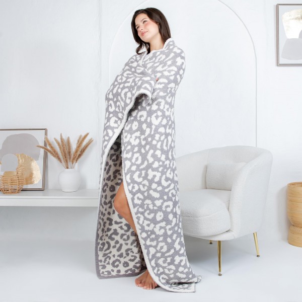 Solmere Blanket – Animal Print Blanket

Wrap yourself in pure indulgence. Our Solmere Blanket combines a fashion-forward design with an irresistibly soft hand-feel that’s as beautiful as it is cozy.

- Luxuriously Soft – Crafted from ultra-plush, high-quality fibers you’ll want to snuggle into all season long.

- Perfectly Sized – Approximately 50” W x 60” L, perfect for draping over your sofa, bed, or yourself.

- Premium Craftsmanship – 100% polyester for lasting softness, warmth, and easy care.

- Thoughtful Packaging – Each blanket is tied with a branded ribbon in a bow and includes two cards: one featuring the SOLMERE brand and another showcasing a high-quality image of the blanket’s print. Individually packaged.

Once you touch it, you’ll understand why SOLMERE blankets are love at first feel.