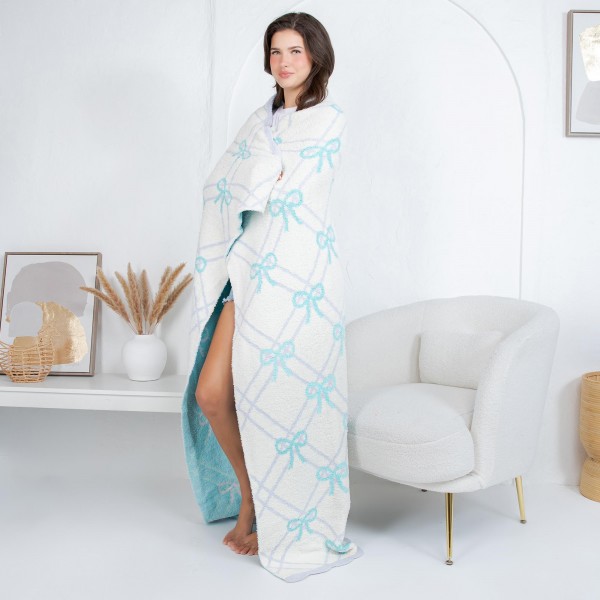 Solmere Blanket – Gridded Bows Blanket

Wrap yourself in pure indulgence. Our Solmere Blanket combines a fashion-forward design with an irresistibly soft hand-feel that’s as beautiful as it is cozy.

- Luxuriously Soft – Crafted from ultra-plush, high-quality fibers you’ll want to snuggle into all season long.

- Perfectly Sized – Approximately 50” W x 60” L, perfect for draping over your sofa, bed, or yourself.

- Premium Craftsmanship – 100% polyester for lasting softness, warmth, and easy care.

- Thoughtful Packaging – Each blanket is tied with a branded ribbon in a bow and includes two cards: one featuring the SOLMERE brand and another showcasing a high-quality image of the blanket’s print. Individually packaged

Once you touch it, you’ll understand why SOLMERE blankets are love at first feel.
