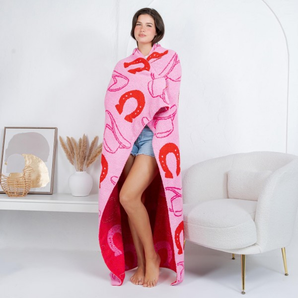 Solmere Blanket – Western Horseshoe Print Blanket

Wrap yourself in pure indulgence. Our Solmere Blanket combines a fashion-forward design with an irresistibly soft hand-feel that’s as beautiful as it is cozy.

- Luxuriously Soft – Crafted from ultra-plush, high-quality fibers you’ll want to snuggle into all season long.

- Perfectly Sized – Approximately 50” W x 60” L, perfect for draping over your sofa, bed, or yourself.

- Premium Craftsmanship – 100% polyester for lasting softness, warmth, and easy care.

- Thoughtful Packaging – Each blanket is tied with a branded ribbon in a bow and includes two cards: one featuring the SOLMERE brand and another showcasing a high-quality image of the blanket’s print. Individually packaged

Once you touch it, you’ll understand why SOLMERE blankets are love at first feel.
