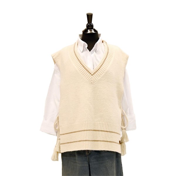 CC VTC0048
Knit Vest With Tassels

- 55% Polyester / 25% Acrylic / 20% Nylon
- One Size Fits Most