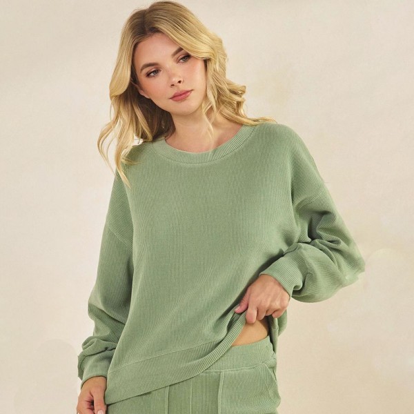 Women's Relaxed Ribbed Corduroy Long Sleeve Top (6-Pack)

- Relaxed-fit
- Corduroy fabric
- Ribbed
- Dropped shoulders
- Ribbed cuffs
- Curved Hem
- Loose fit
- Smooth
- Imported
- 98% Polyester 2% Spandex