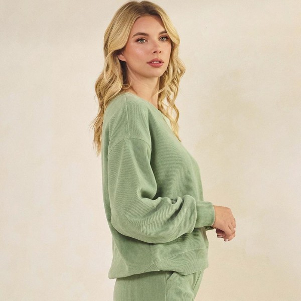 Women's Relaxed Ribbed Corduroy Long Sleeve Top (6-Pack)

- Relaxed-fit
- Corduroy fabric
- Ribbed
- Dropped shoulders
- Ribbed cuffs
- Curved Hem
- Loose fit
- Smooth
- Imported
- 98% Polyester 2% Spandex