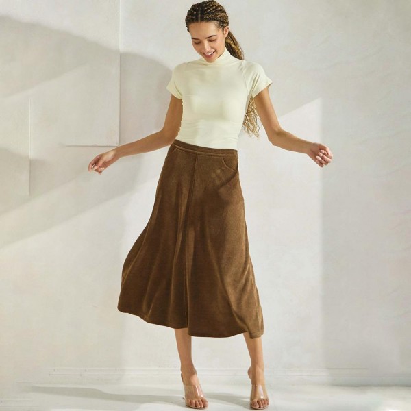 Women's Corduroy Flared Long Skirt

- Relaxed-fit
- Corduroy fabric
- Ribbed
- Flared
- Smooth
- Imported
- 98% polyester 2% spandex