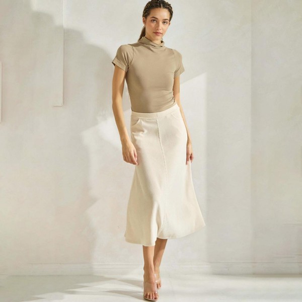 Women's Corduroy Flared Long Skirt

- Relaxed-fit
- Corduroy fabric
- Ribbed
- Flared
- Smooth
- Imported
- 98% polyester 2% spandex