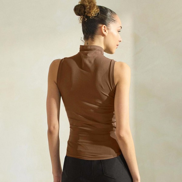 Women's Mock Neck Seamless Sleeveless Tank

•Seamless Mock Neck
•Self Fabric Armhole Band
•Bra-friendly Tank
• Imported
•92% Nylon, 8% Spandex