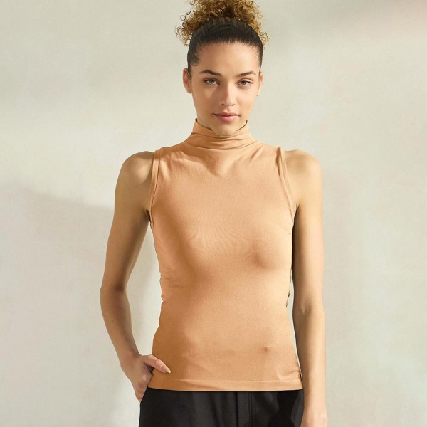 Women's Mock Neck Seamless Sleeveless Tank

•Seamless Mock Neck
•Self Fabric Armhole Band
•Bra-friendly Tank
• Imported
•92% Nylon, 8% Spandex