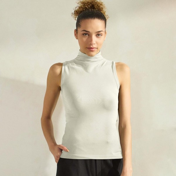 Women's Mock Neck Seamless Sleeveless Tank

•Seamless Mock Neck
•Self Fabric Armhole Band
•Bra-friendly Tank
• Imported
•92% Nylon, 8% Spandex