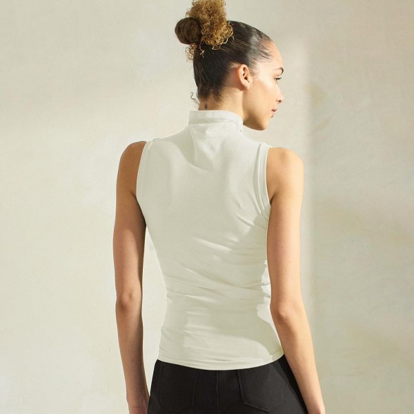Women's Mock Neck Seamless Sleeveless Tank

•Seamless Mock Neck
•Self Fabric Armhole Band
•Bra-friendly Tank
• Imported
•92% Nylon, 8% Spandex