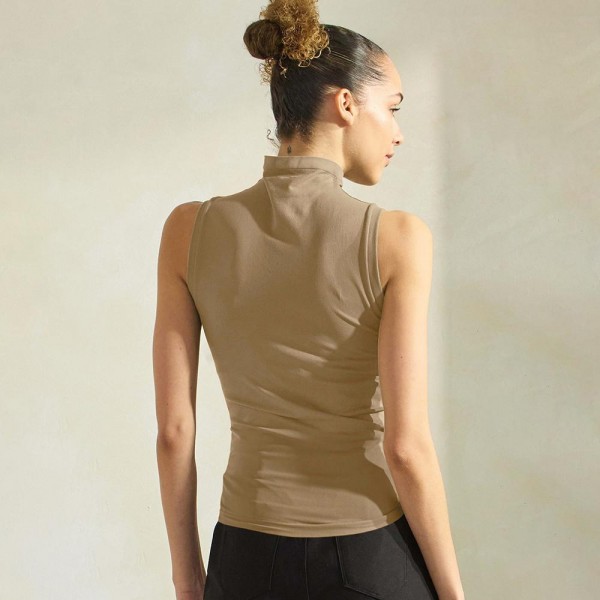 Women's Mock Neck Seamless Sleeveless Tank

•Seamless Mock Neck
•Self Fabric Armhole Band
•Bra-friendly Tank
• Imported
•92% Nylon, 8% Spandex