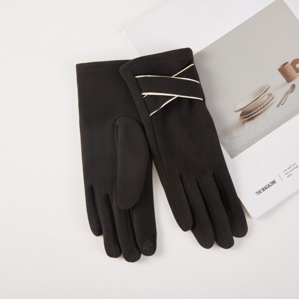 Faux Wool Gloves Criss Cross Detail 

- One Size Fits Most 
- 100% Polyester 