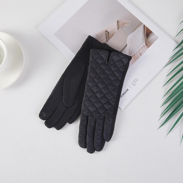 Nylon Quilted Gloves 

- One Size Fits Most 
- 100% Polyester 