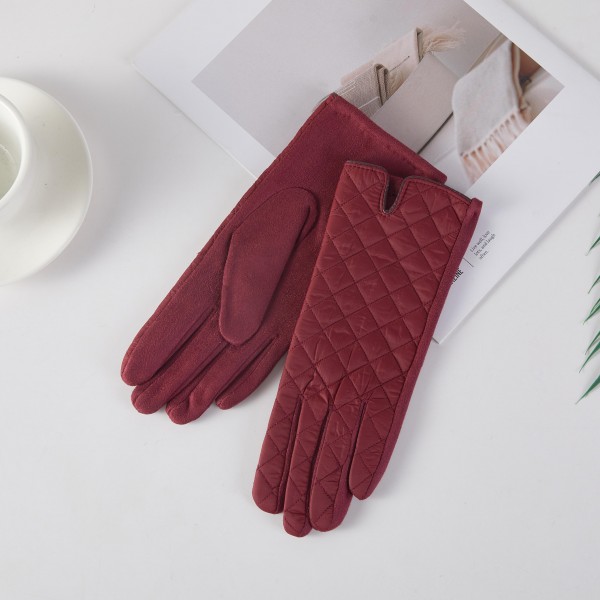 Nylon Quilted Gloves 

- One Size Fits Most 
- 100% Polyester 