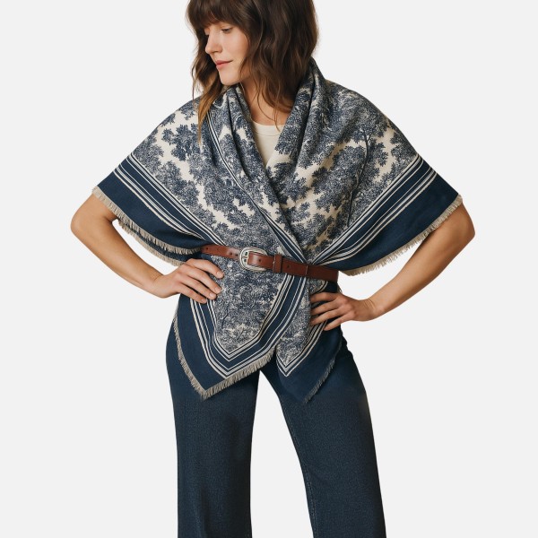 Soft Flower Print Scarf With Fridge Edge 

- One Size
- Approximately L 51 x W 49
- 100% Acrylic
