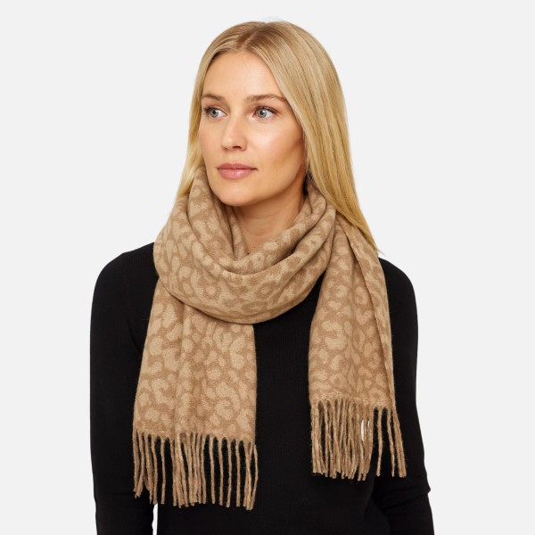 Do Everything In Love Leopard Print scarf 

- One Size Fits Most (0-14)
- L 70.90 x W 24.8"
- 100% Acrylic