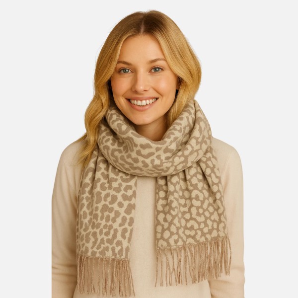 Do Everything In Love Leopard Print scarf 

- One Size Fits Most (0-14)
- L 70.90 x W 24.8"
- 100% Acrylic