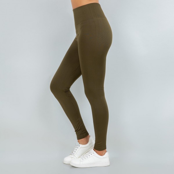 Women's Plus Size New Mix Brand Solid Color Seamless Fleece Lined Leggings

- Fleece Lined
- Full-Length
- One Size Fits Most Plus 16-20
- Inseam Approximately 28" L
- 92% Nylon / 8% Spandex

