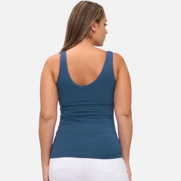 Plus Size Reversible Seamless Tank With Built-In Bra
- Seamless Construction
- U & V Neckline
- Self Fabric Binding
- 92% Nylon  8% Spandex
