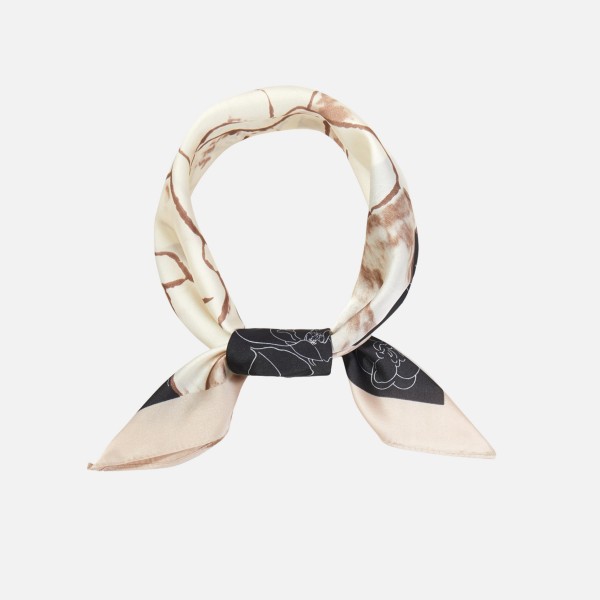 Large Flower Print Bandana Scarf

- Multi-Use: Scarf, Bandana, Bag Tie ETC
- Approximately 35"L X 35"W
- 100% Polyester