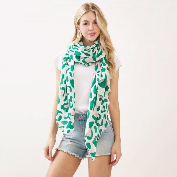 Leopard Print Scarf 

- One Size Fits Most 35"-70"
- 100% Polyester 