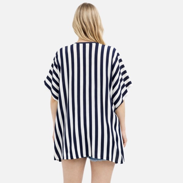 Striped Kimono With Pockets 

- One Size Fits Most 
- 100% Polyester 