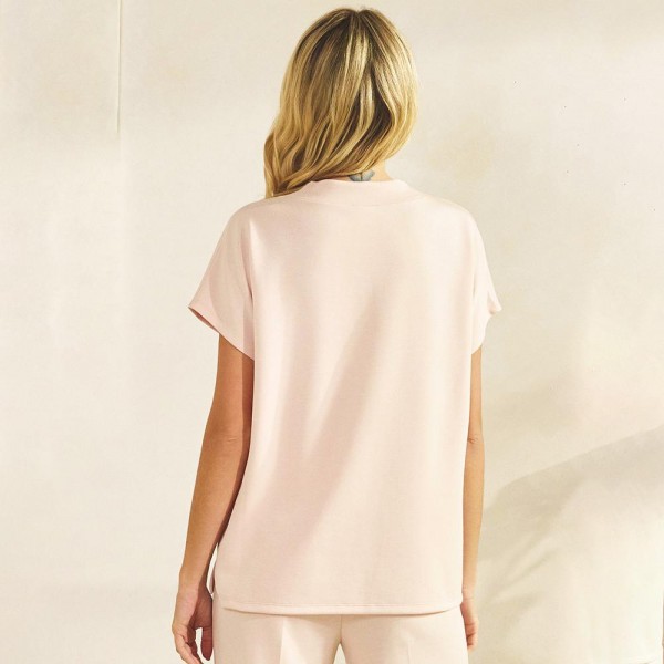 Short Sleeve & Pants Modal Scuba Set (6-Pack)

Top:
- V-Neck
- Draped Silhouette
- Extended Hemline
- Soft & Stretchy 

Bottom:
- Wide-Leg Silhouette
- Stretchy Waistband
- Cropped Length
- Soft & Stretchy 

- 54% Modal / 39% Polyester / 7% Spandex