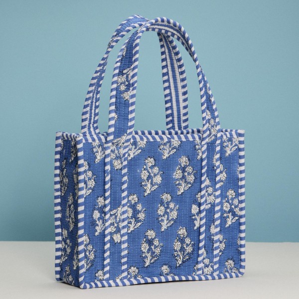 Flower Print Quilted Mini Tote Bag 

- Stripe Print Inside
- 1 Open Internal Pocket 
- Approximately  10" L X 8" T X 3.25" D