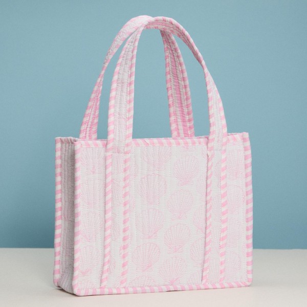 Shell Print Quilted Mini Tote Bag 

- Stripe Print Inside
- 1 Open Internal Pocket 
- Approximately  10" L X 8" T X 3.25" D
