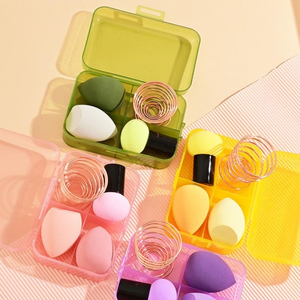 Set Of Three Beauty Blenders & Holder 

- Travel Cade Included
- Approximately 5" T X 3.5" L