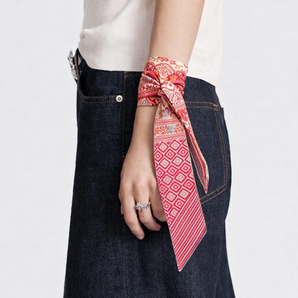 Do Everything In Love Geometric Shape & Floral Print Skinny Scarf

- Multi-Use: Scarf, Hair Bow, Bag Tie ETC
- Approximately 35" L X 2" W
- 100% Polyester