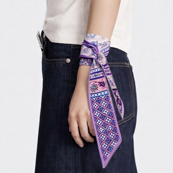 Do Everything In Love Clover & Flower Print Skinny Scarf

- Multi-Use: Scarf, Hair Bow, Bag Tie ETC
- Approximately 35" L X 2" W
- 100% Polyester