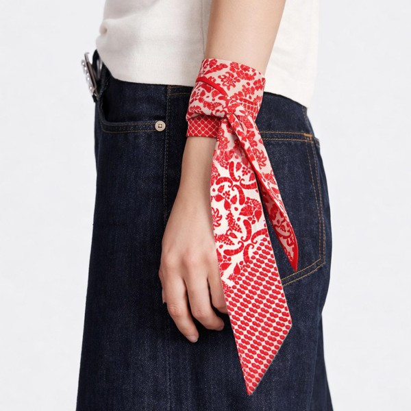 Do Everything In Love Floral Paisley Print Skinny Scarf

- Multi-Use: Scarf, Hair Bow, Bag Tie ETC
- Approximately 35" L X 2" W
- 100% Polyester