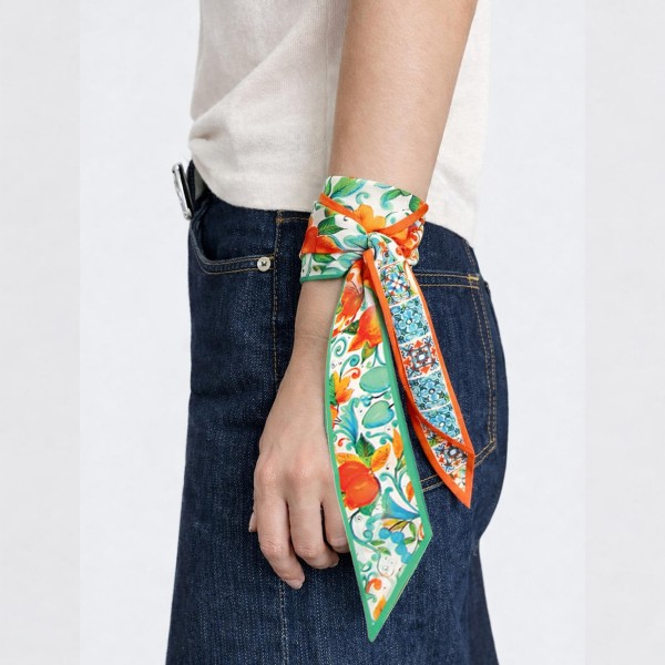 Do Everything In Love Double Sided Floral & Patch Print Skinny Scarf 

- Multi-Use: Scarf, Hair Bow, Bag Tie ETC
- Approximately 35" L X 2" W
- 100% Polyester