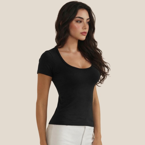 Scoop Neck Short Sleeve Top 

- Fitted Silhouette 
- Seamless 
- Soft & Stretchy 
- 92% Nylon / 8% Spandex 
