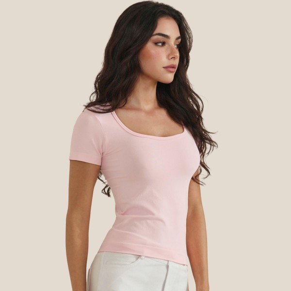 Scoop Neck Short Sleeve Top 

- Fitted Silhouette 
- Seamless 
- Soft & Stretchy 
- 92% Nylon / 8% Spandex 
