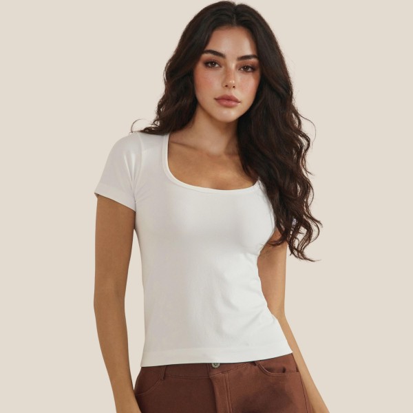 Scoop Neck Short Sleeve Top 

- Fitted Silhouette 
- Seamless 
- Soft & Stretchy 
- 92% Nylon / 8% Spandex 
