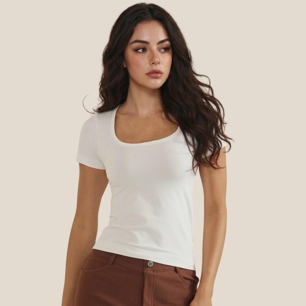 Scoop Neck Short Sleeve Top 

- Fitted Silhouette 
- Seamless 
- Soft & Stretchy 
- 92% Nylon / 8% Spandex 
