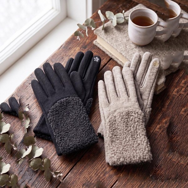 Faux Wool Gloves With Sherpa Detail 

- Touchscreen Compatible 
- One Size Fits Most 
- 100% Polyester 