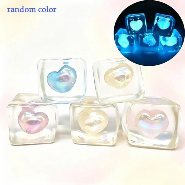 Glow In The Dark Ice Cube Heart 

Novelty squishy toy styled like a heart ice cube. Perfect for gifts, impulse buys, and themed novelty displays.

- Ages 3+
- Approximately3" L