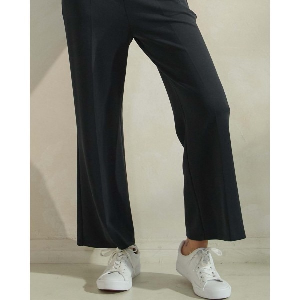 Soft Cropped Pants (6-Pack)

- Loose-Fit
- Lightweight & Breathable 
- 2 Side Pockets 
- Soft Against Skin 
- 53% Polyester 40% Modal 7% Spandex 