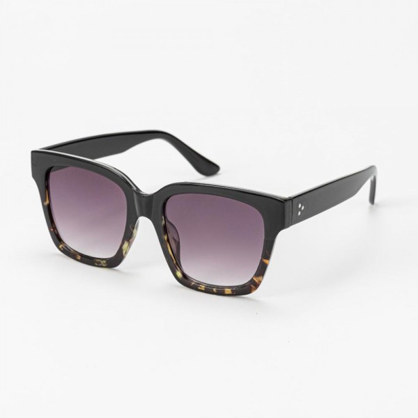 Retro Oversize Square Sunglasses - Assorted Colors - UVA - UVB 400 Protection - Anti-Scratch Lenses Material: - Face: Plastic - Legs: Plastic view 5