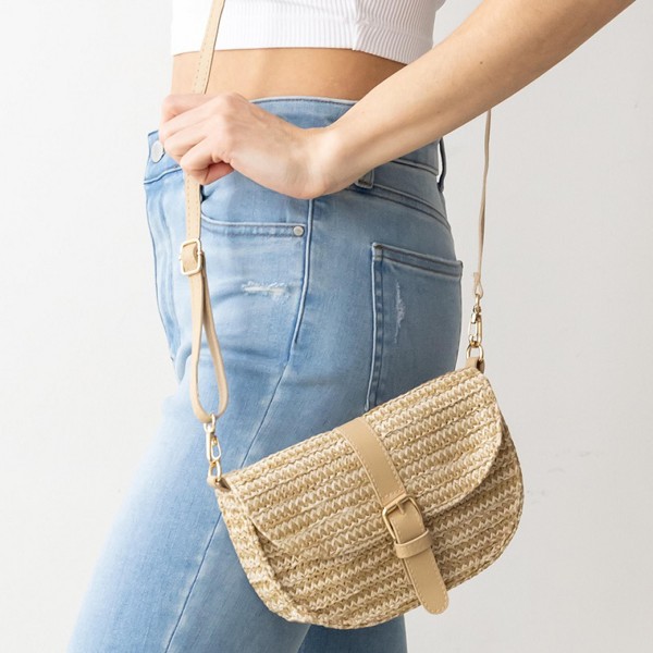 Knit Envelope Crossbody Handbag With Leather Strap Magnetic Closure And Adjustable Leather Strap

- Zipper Closure
- Lined Inside
- One Inner Zipping Pocket
- Strap Drop Length Approximately 14" - 28" Long
- Approximately 5.5" Tall x 8" Long x 2" Wide
- 100% PE