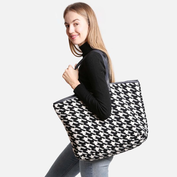 ComfyLuxe Houndstooth Knit Tote Bag

- Lined
- Magnetic Closure
- Two Internal Pockets
- Approximately 20" H x 40" W
- Handle Approximately 10" Drop
- 100% Poly Microfiber