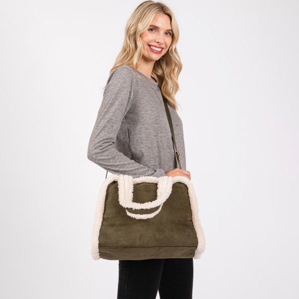 Wholesale faux Suede Cross Body Tote Bag Sherpa Lined Edges Full Zip Closure Lin