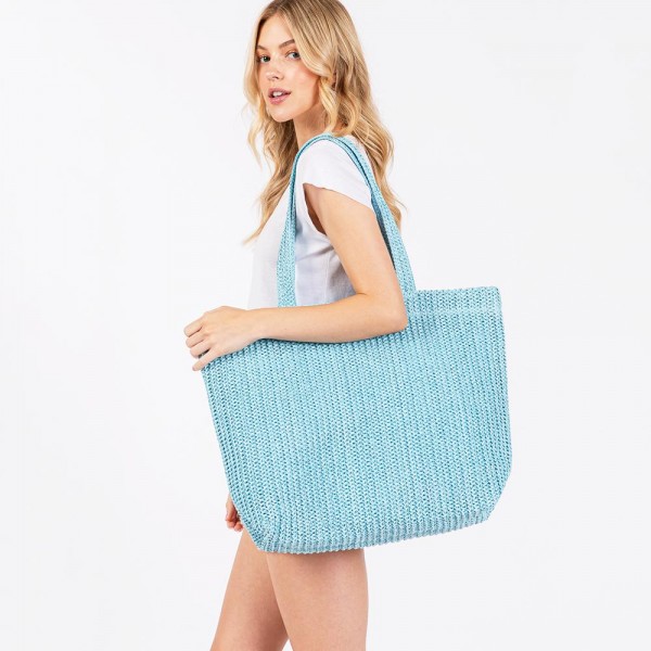 Woven Straw Tote Bag 

- Full Zipper Closure
- Lined Body with Two Open Pockets
- Approximately 19.5" L X 15" T X 6.6" D
- Strap Drop 11" L
- 100% Paper