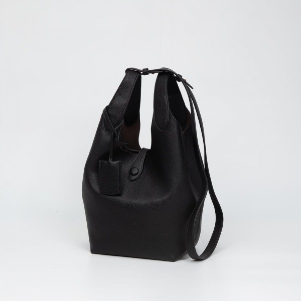 Vegan Leather Tote Bag 

- Single Handle
- Magnetic Closure
- Approximately 16" T x 15" W x 6" D
- Handle Drop 43" L
