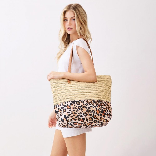 Straw & Leopard Print Tote Bag 

- Full Zip Closure 
- 1 Internal Pocket 
- Approximately 18" L X 14" T X 5" D
- 100% Polyester 