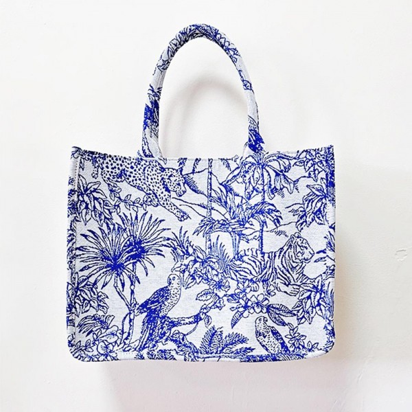Oriental Print Tote Bag 

- Lined Body 
- 2 Internal Pockets- 1 Zip & 1 Open 
- Approximately 15" L X 12" T X 6" D