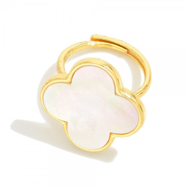 Simple Gold Dipped Ring With Clover Detail 

- Size 7
- Clover .75" D