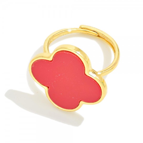 Simple Gold Dipped Ring With Clover Detail 

- Size 7
- Clover .75" D